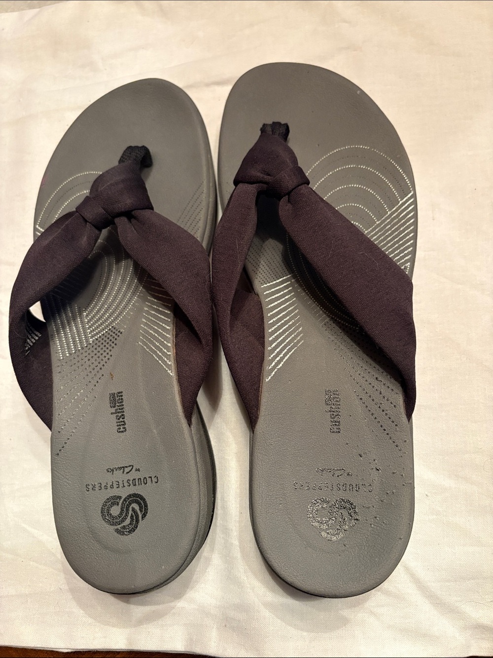 Clarks Cloudsteppers Women's Knotted Fabric Flip-Flop Sandals in Dark Brown